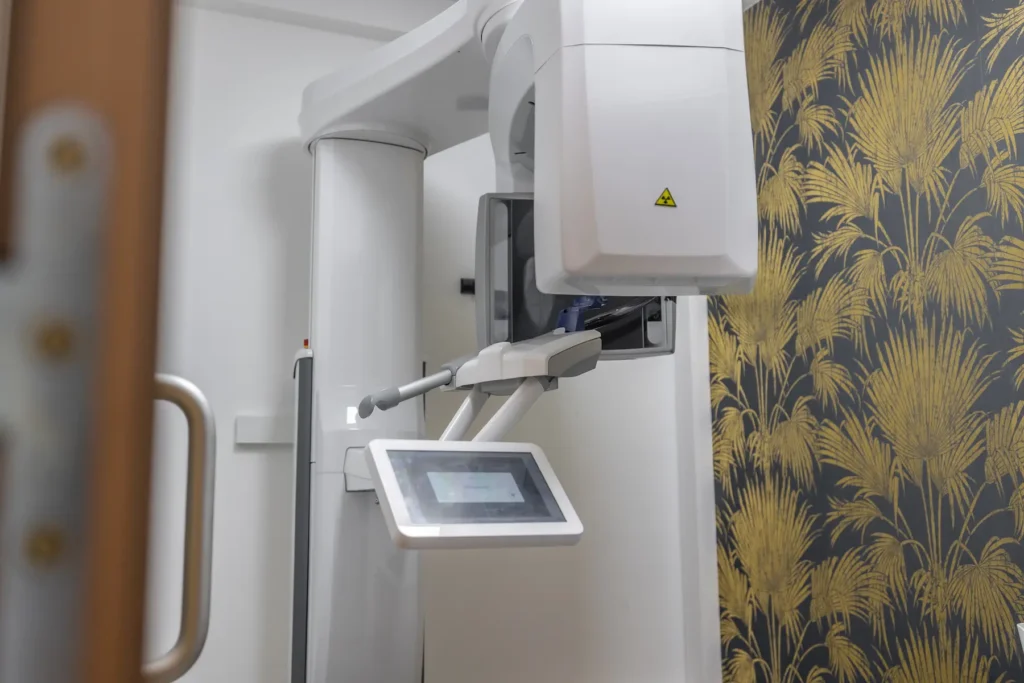 Implant dentaire Lyon : scanner Cone Beam pour greffe sinusienne